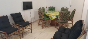 Apto 1 quadra da praia -Pitangueiras